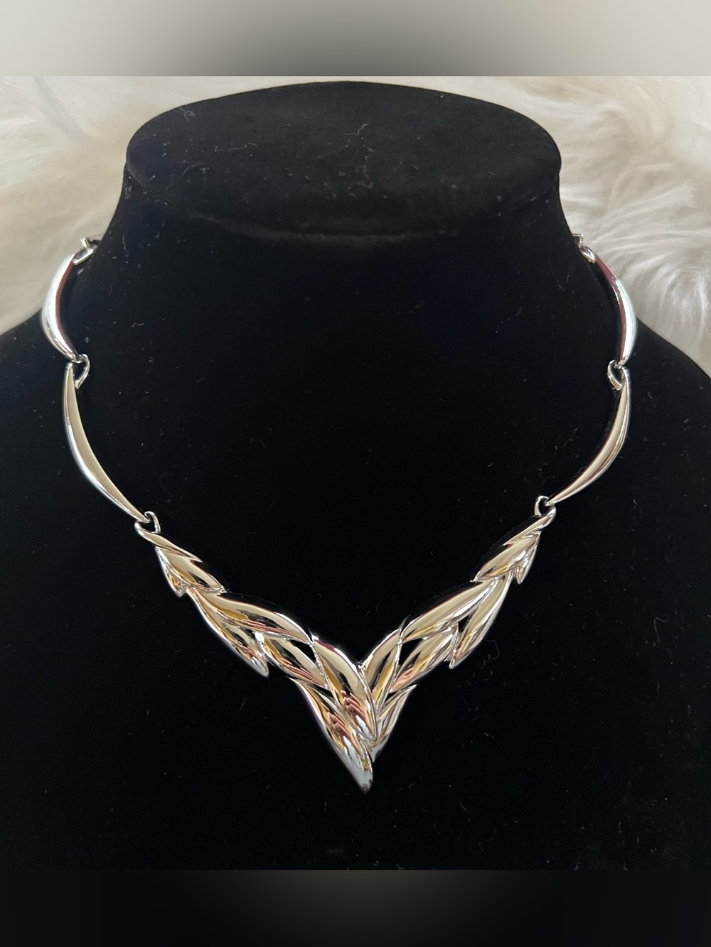 Modernist Leaf V 15” Necklace Scandinavian-Style Silver Tone 44g Artisan Jewelry